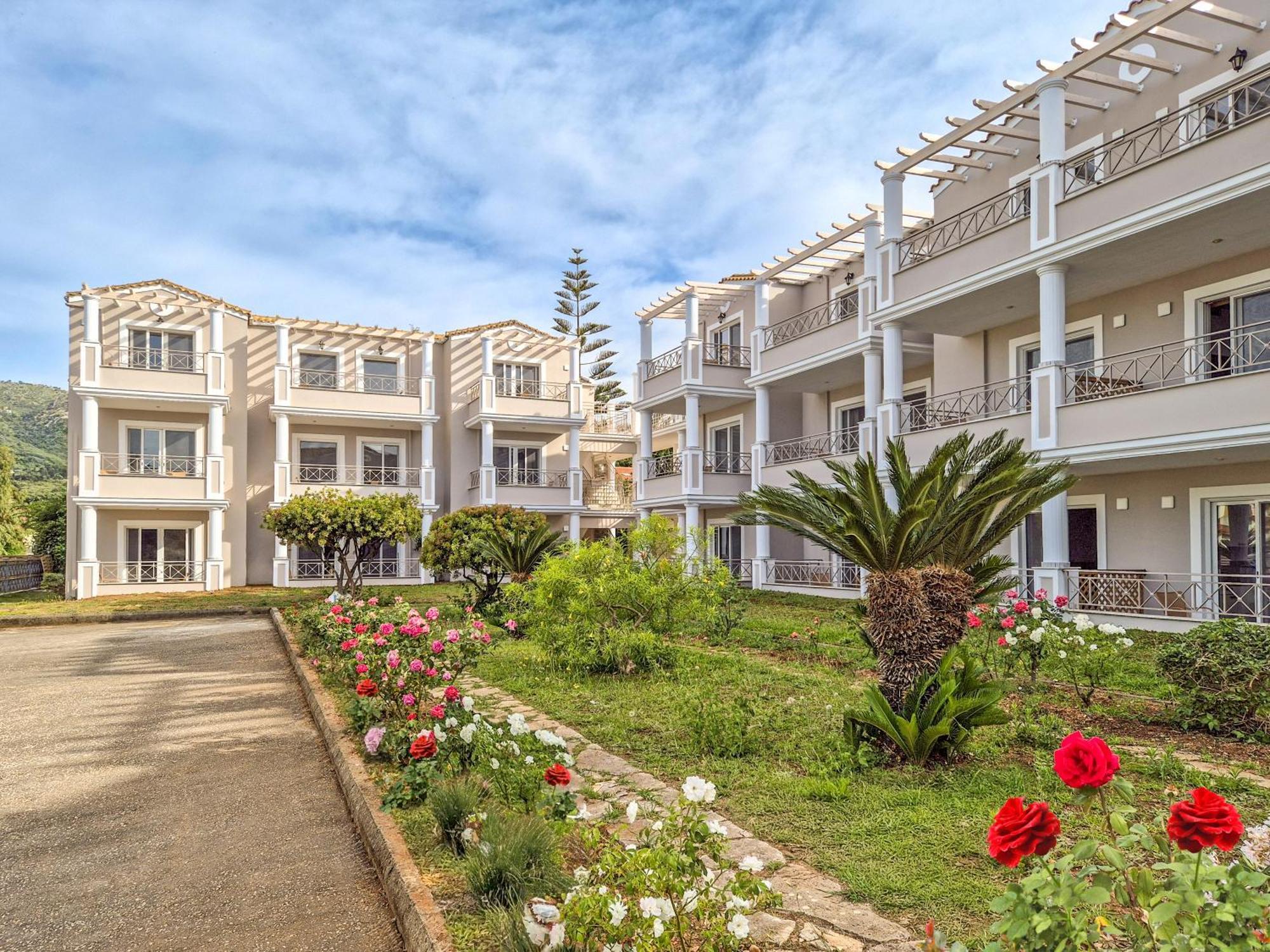 Thinalos Aparthotel Ахарави Екстериор снимка