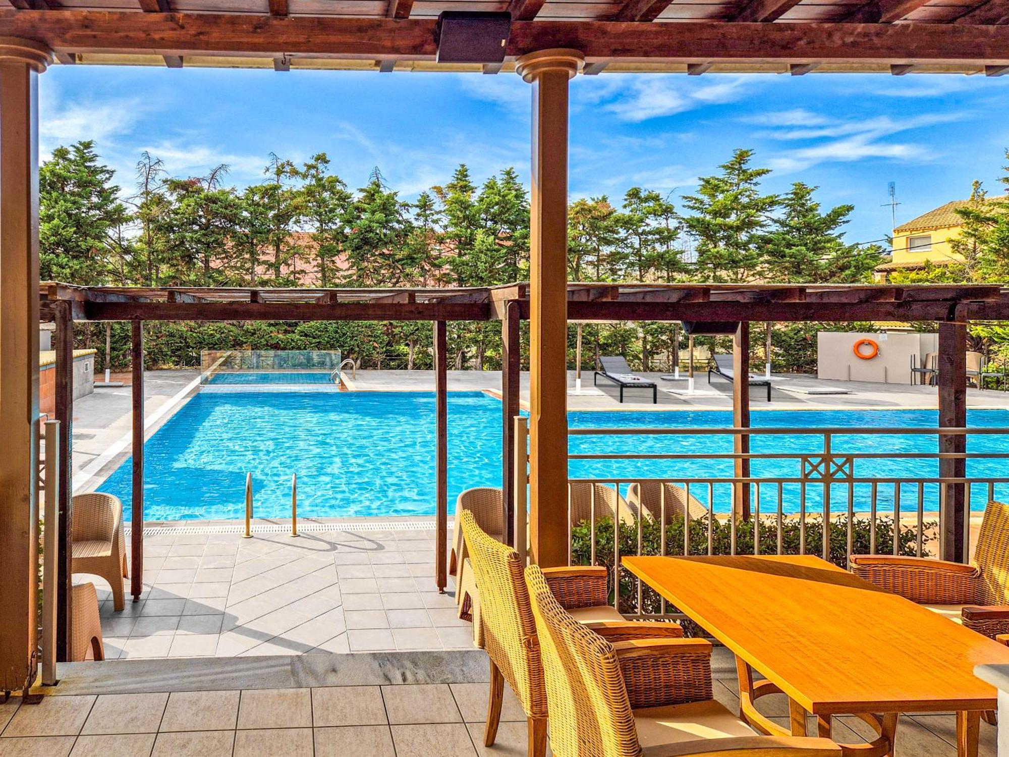 Thinalos Aparthotel Ахарави Екстериор снимка