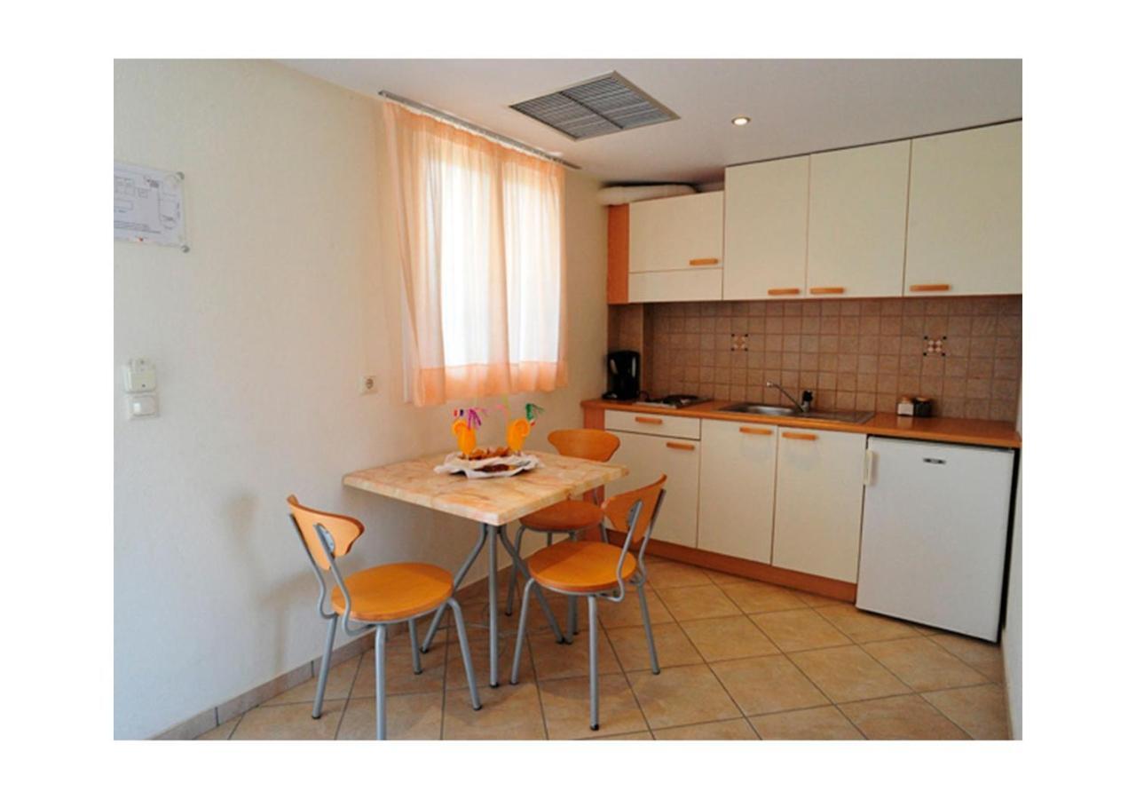 Thinalos Aparthotel Ахарави Екстериор снимка